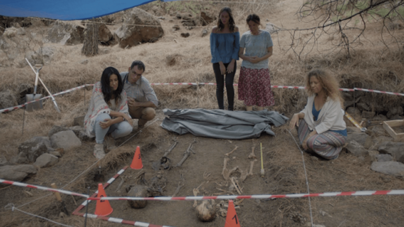 La trama comienza con el descubrimiento de un yacimiento arqueológico único / TA